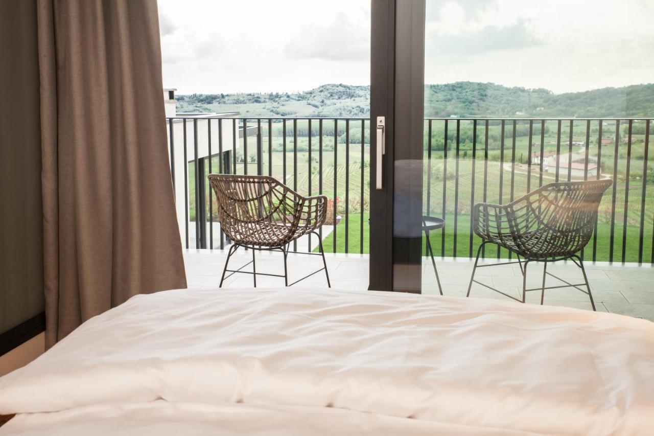 Tavarneta Estate Dobrovo Ngoại thất bức ảnh