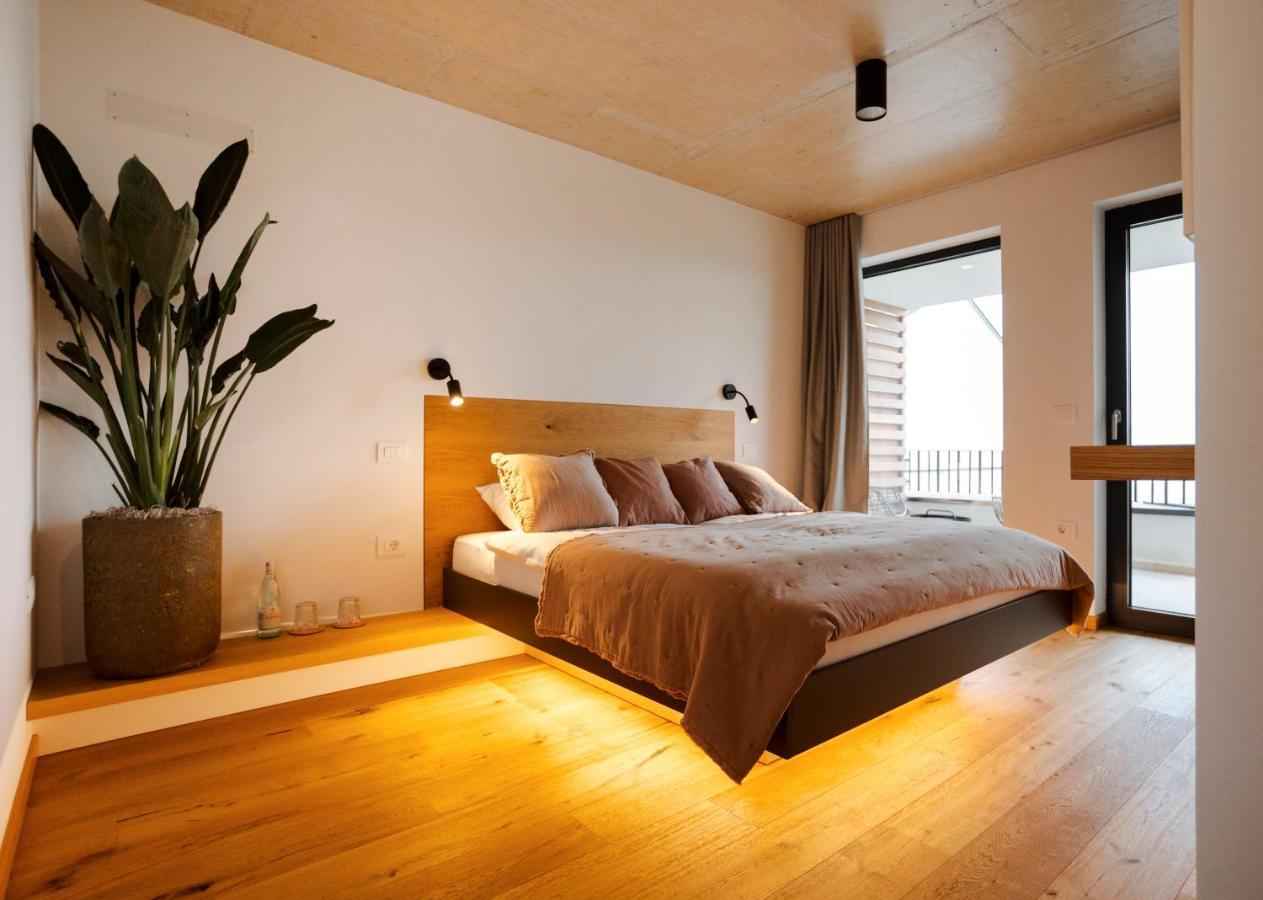 Tavarneta Estate Dobrovo Ngoại thất bức ảnh
