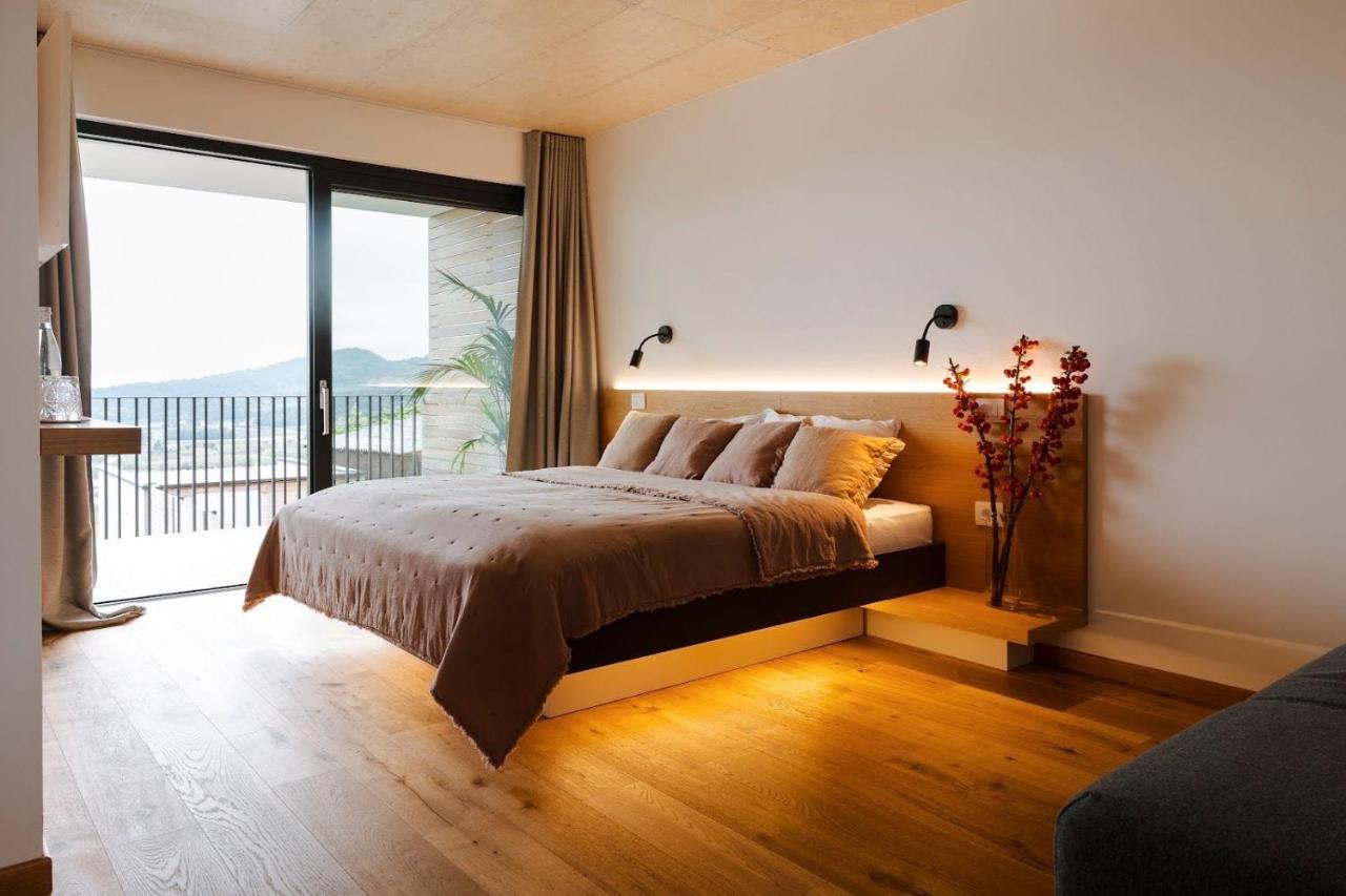 Tavarneta Estate Dobrovo Ngoại thất bức ảnh