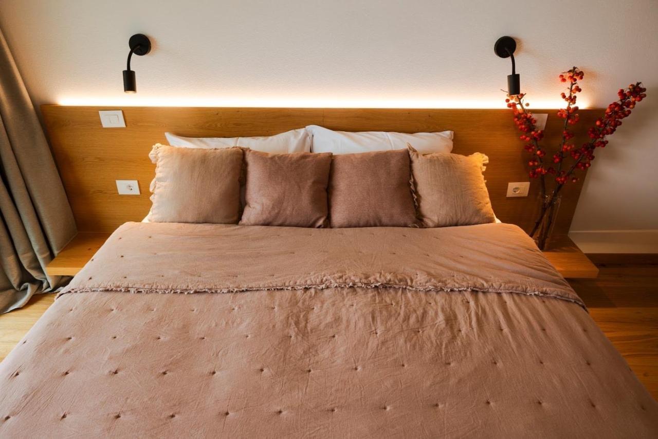 Tavarneta Estate Dobrovo Ngoại thất bức ảnh