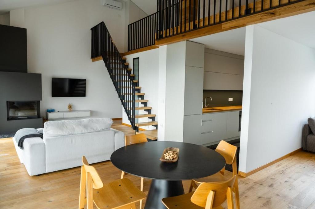 Tavarneta Estate Dobrovo Ngoại thất bức ảnh