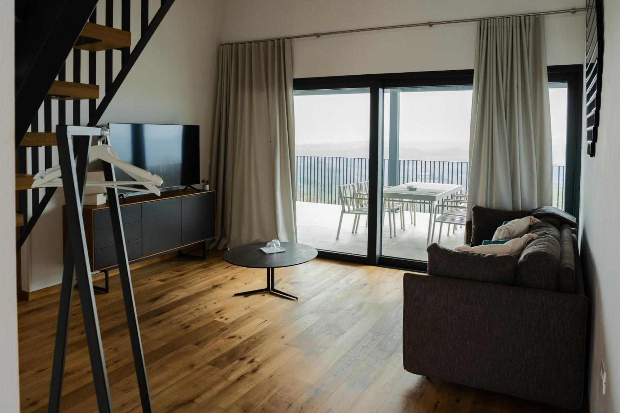 Tavarneta Estate Dobrovo Ngoại thất bức ảnh