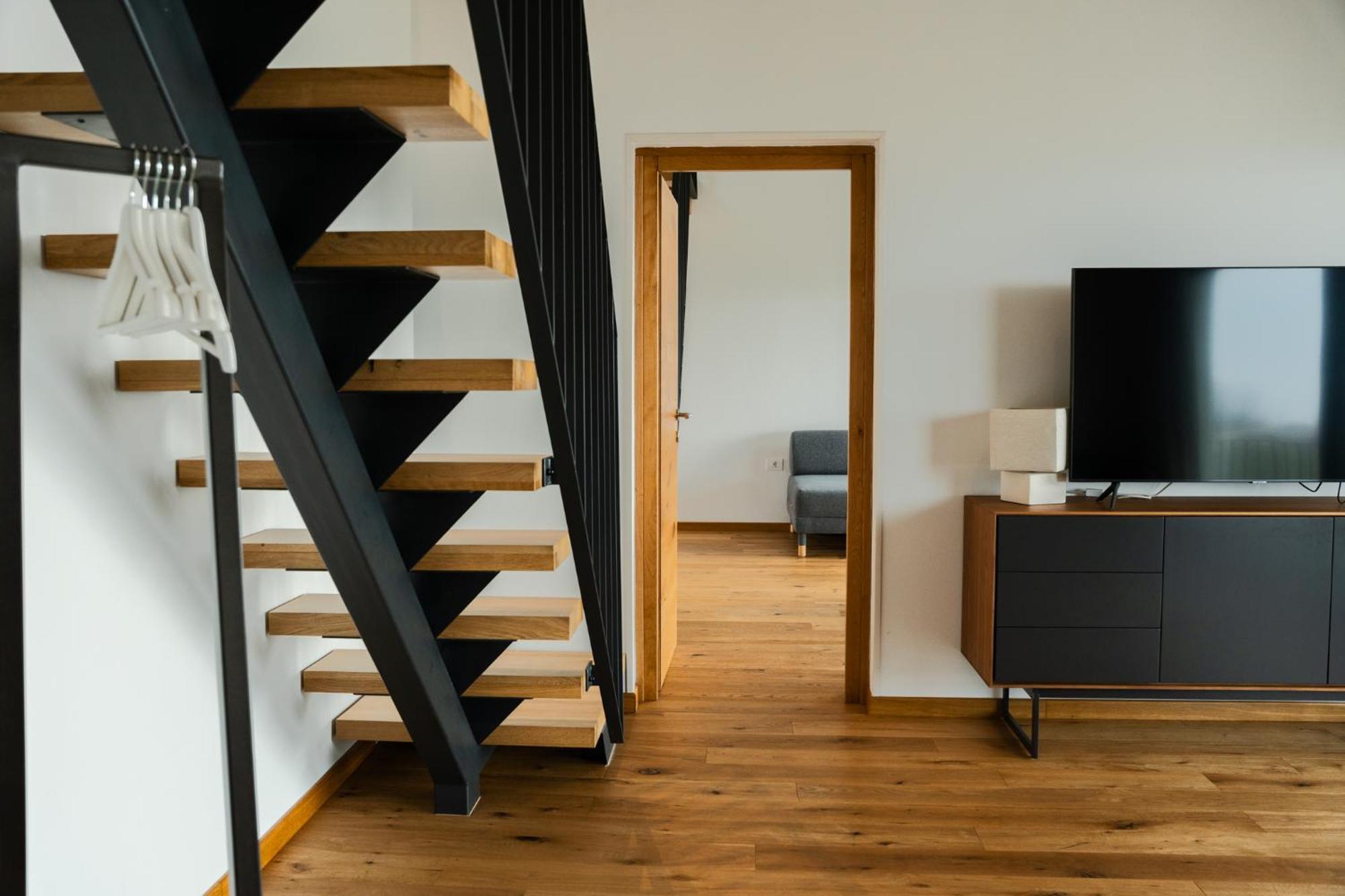 Tavarneta Estate Dobrovo Ngoại thất bức ảnh