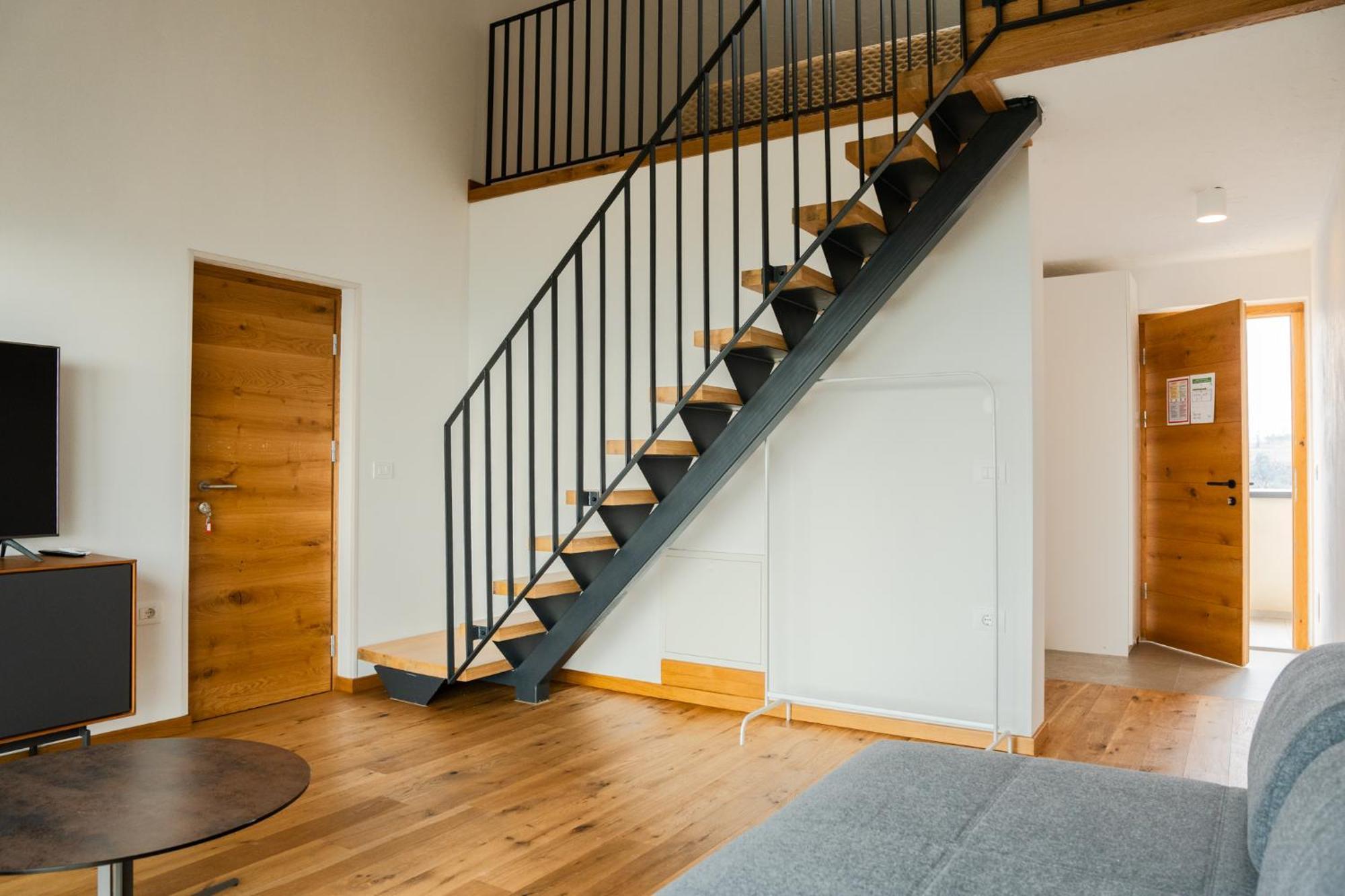 Tavarneta Estate Dobrovo Ngoại thất bức ảnh